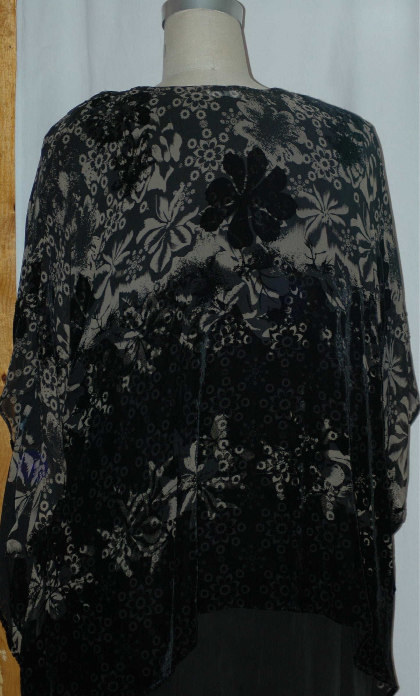Silk poncho in a burnout velvet for that special event