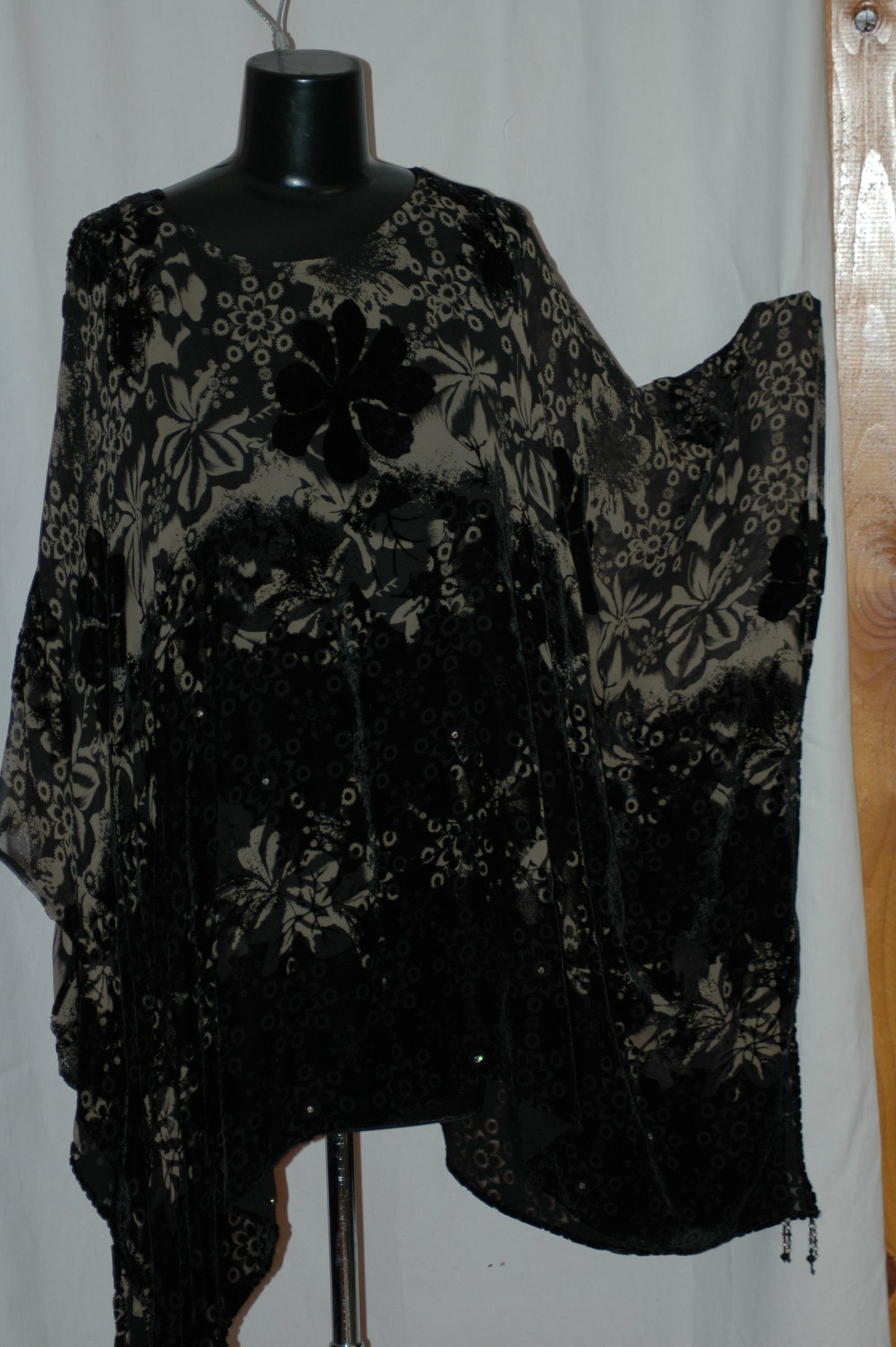 Silk poncho in a burnout velvet for that special event